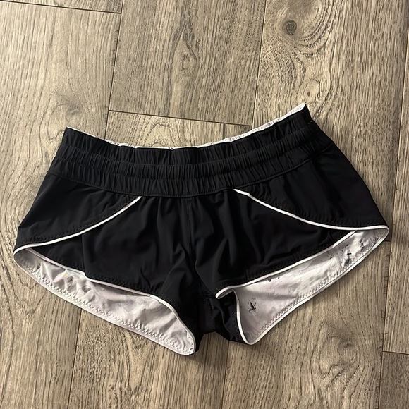 reversible Lululemon shorts - Picture 3 of 4